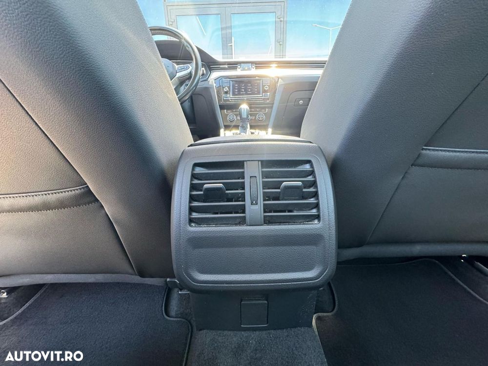 Volkswagen Passat 2.0 TDI DSG Highline - 18