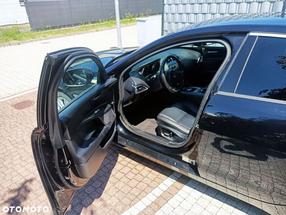 Jaguar XE 25t Pure - 7