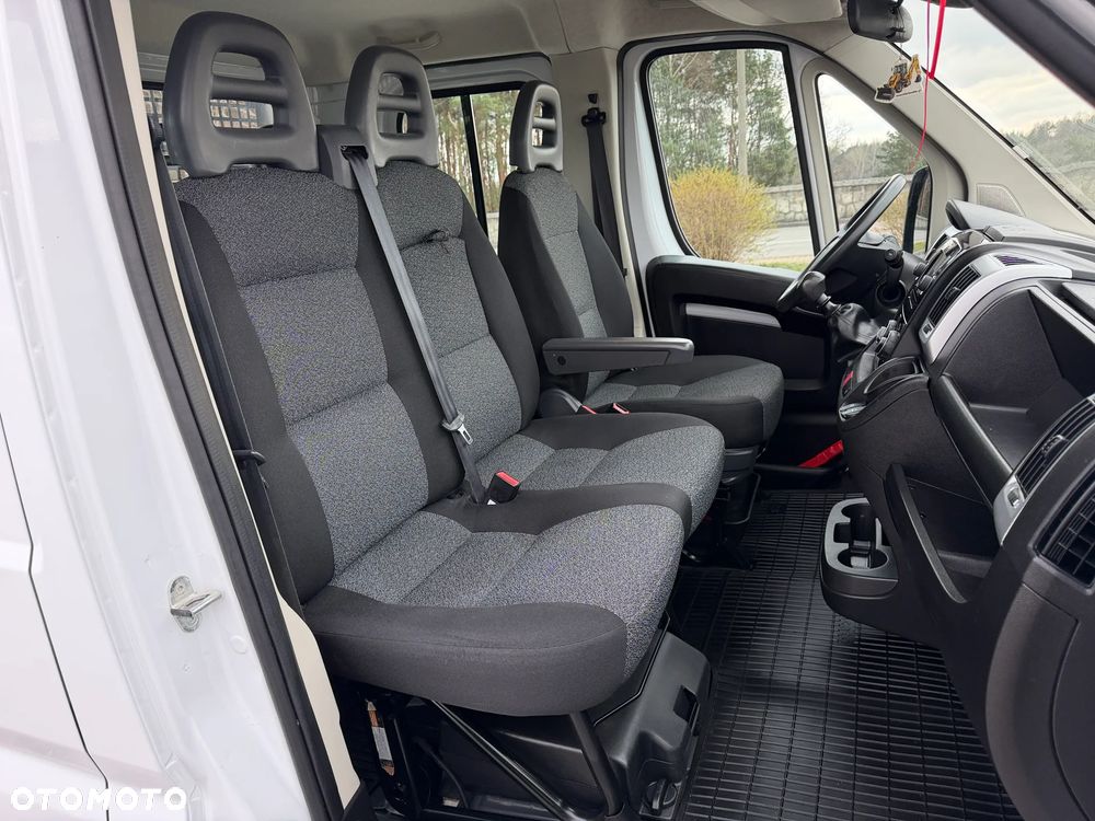 Fiat Ducato Doka 7 osób / Brygadowy / Paka 3.3m / Wzmacniany Maxi Koła 16" / Silnik Iveco 2.3 140km  / Ledy / Bogate wyposażenie / Zadbany jak nowy / 1 Właściciel / Salon PL / FV23% - 31