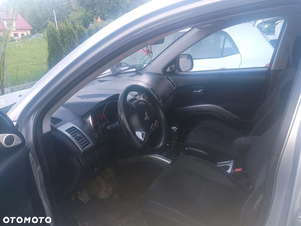Mitsubishi Outlander 2.2 DID Instyle NAVI - 4