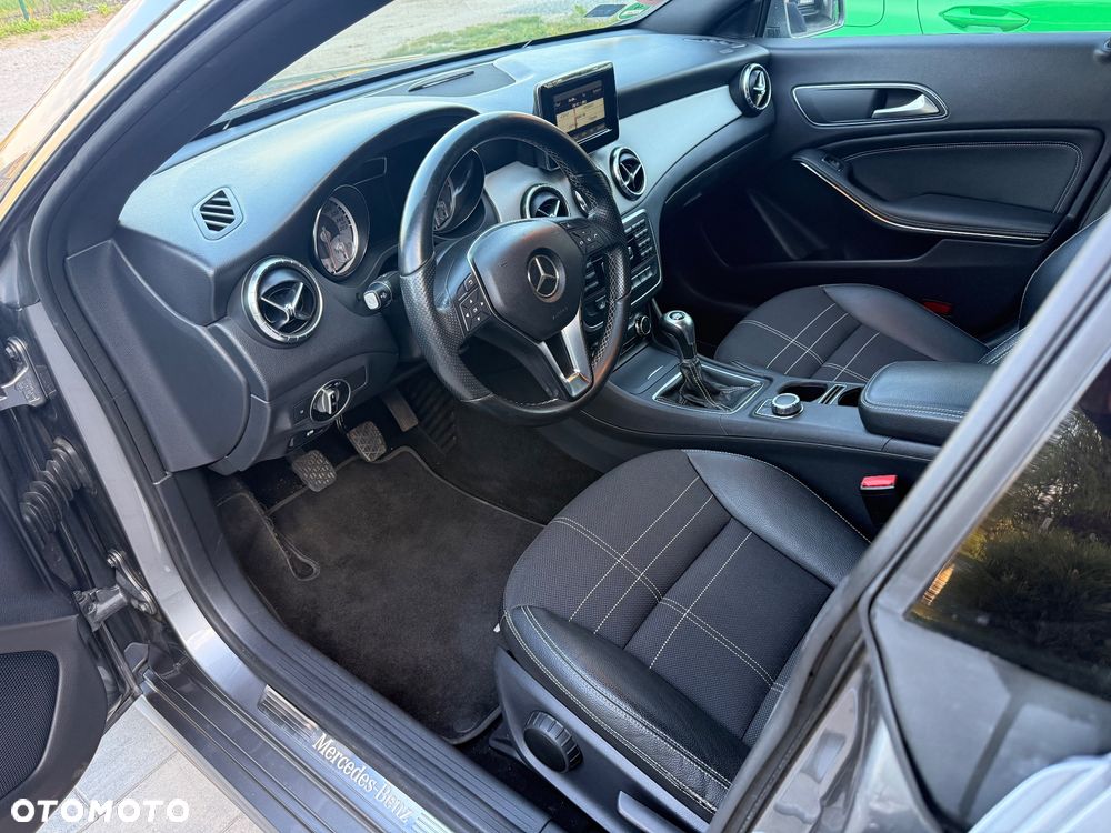 Mercedes-Benz CLA 180 AMG Line - 13