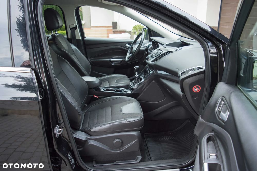 Ford Kuga 2.0 TDCi 2x4 Titanium - 32
