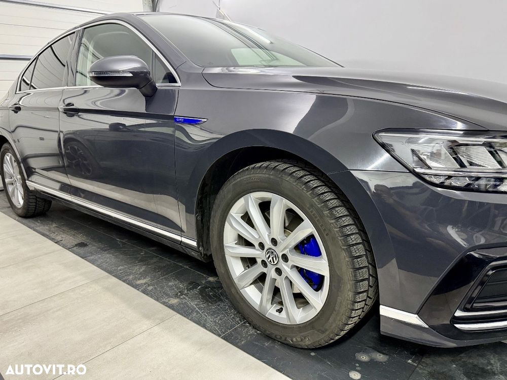 Volkswagen Passat - 2