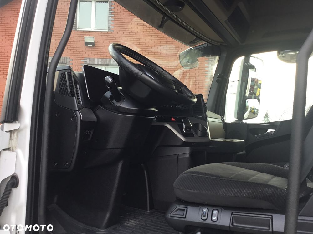 Mercedes-Benz ACTROS - 14