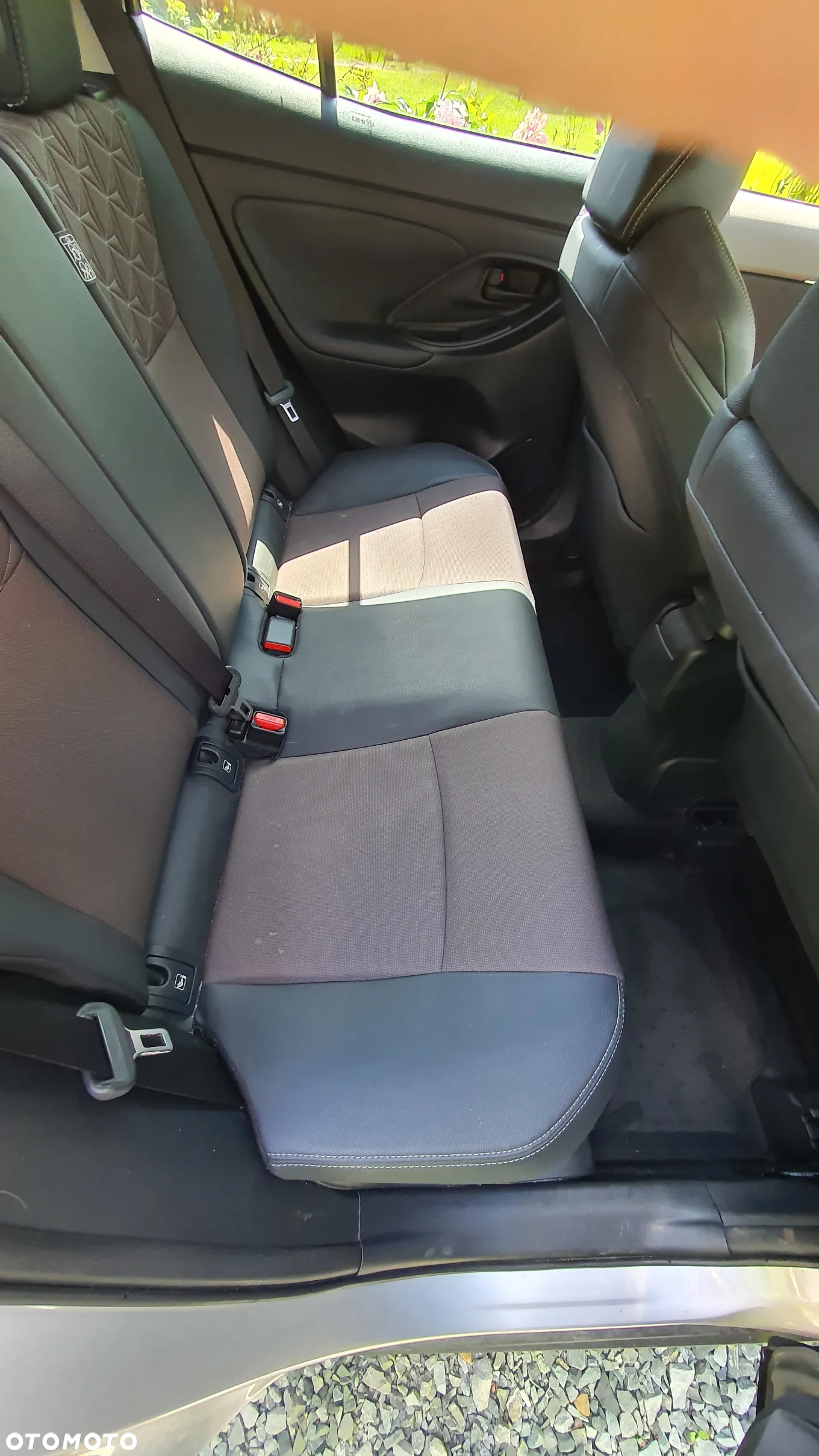 Toyota Yaris Hybrid 1.5 Executive - 24
