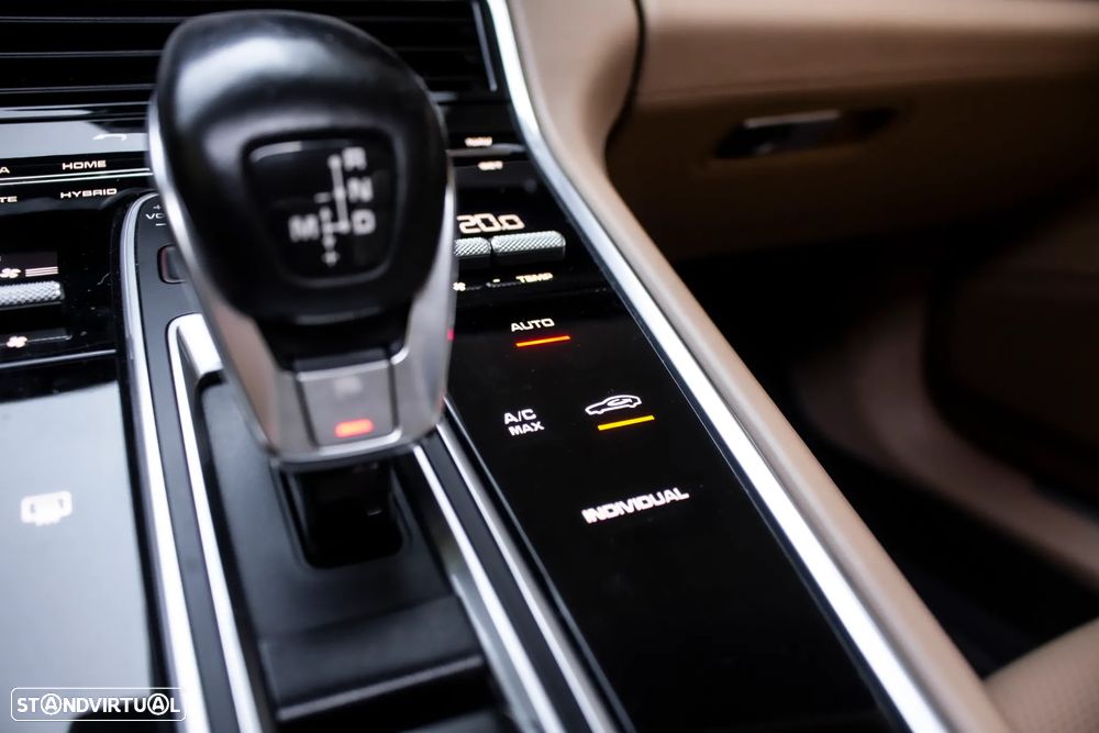 Porsche Panamera 4 E-Hybrid - 22