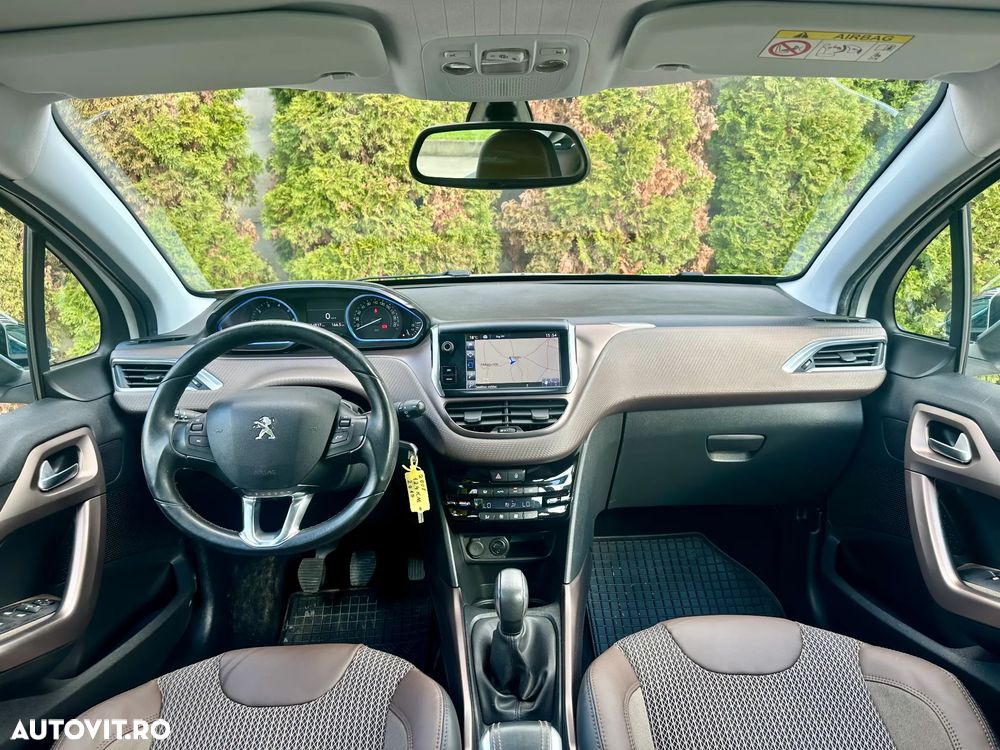 Peugeot 2008 - 8