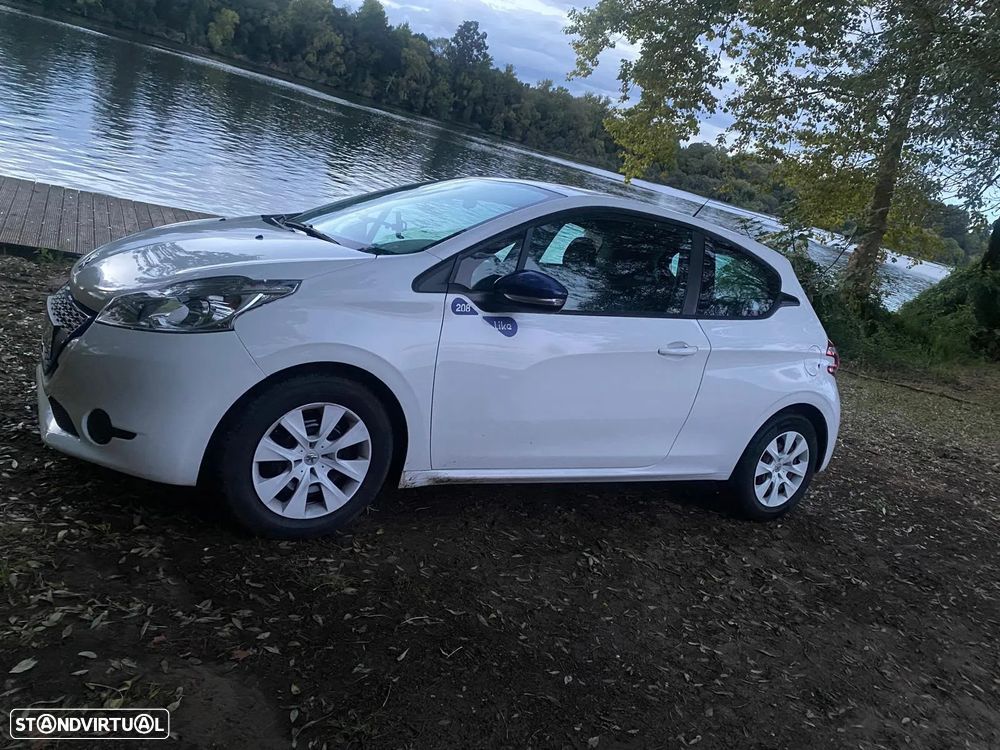 Peugeot 208 - 1