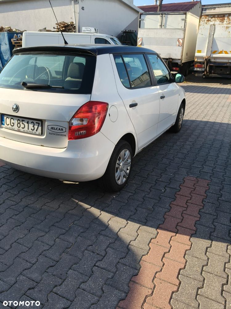 Skoda Fabia 2013 photo 5
