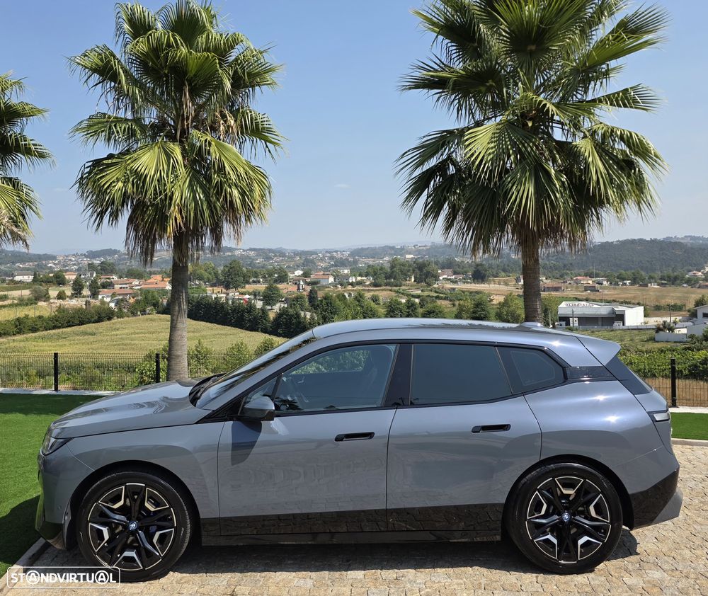 BMW iX xDrive 40 Pack Desportivo - 9