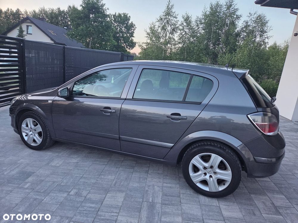 Opel Astra 1.6 Automatik Design Edition - 11