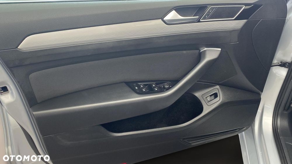 Volkswagen Passat - 14