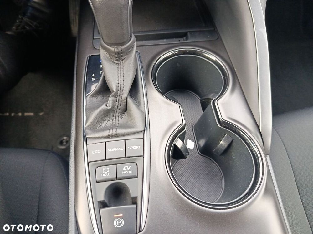 Toyota Camry 2.5 Hybrid Comfort CVT - 22