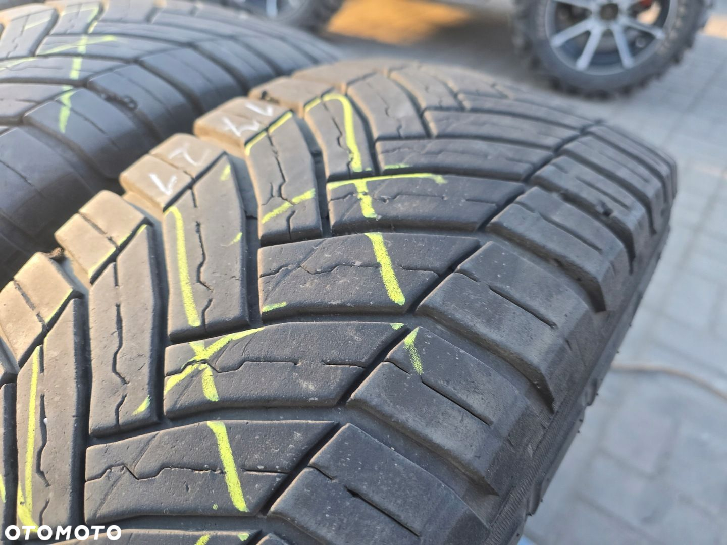 MICHELIN AGILIS CROSSCLIMATE 215/65R16C 109/107T 4X 21R - 5