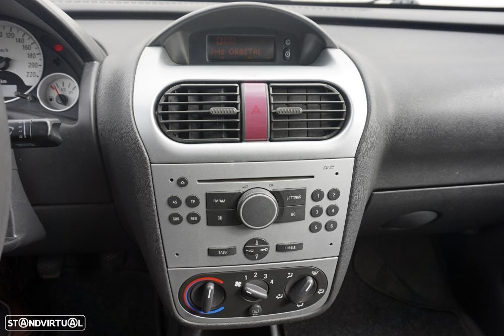 Opel Corsa 1.2 Twinport First - 13