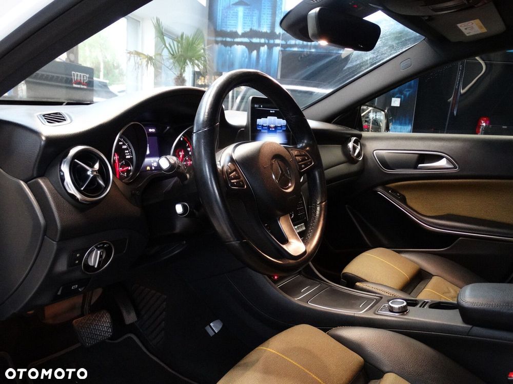 Mercedes-Benz GLA - 10