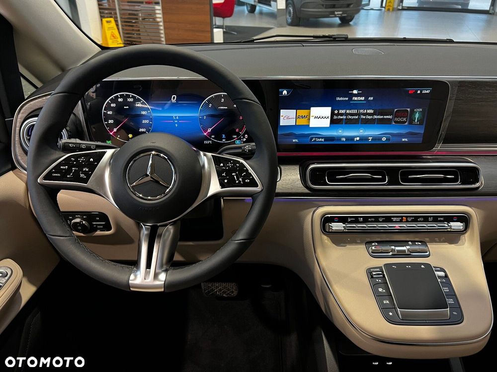 Mercedes-Benz Klasa V - 12