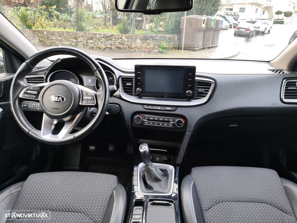 Kia Ceed 1.6 CRDi MHEV Drive - 11