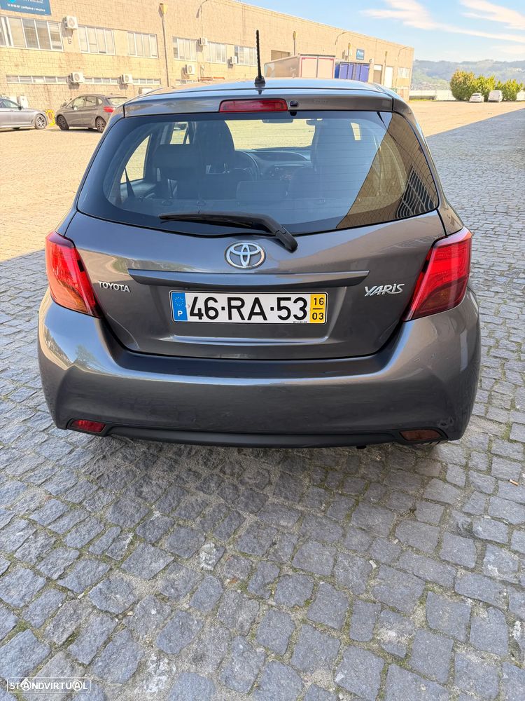 Toyota Yaris 1.0 VVT-i Comfort+P.Style - 4
