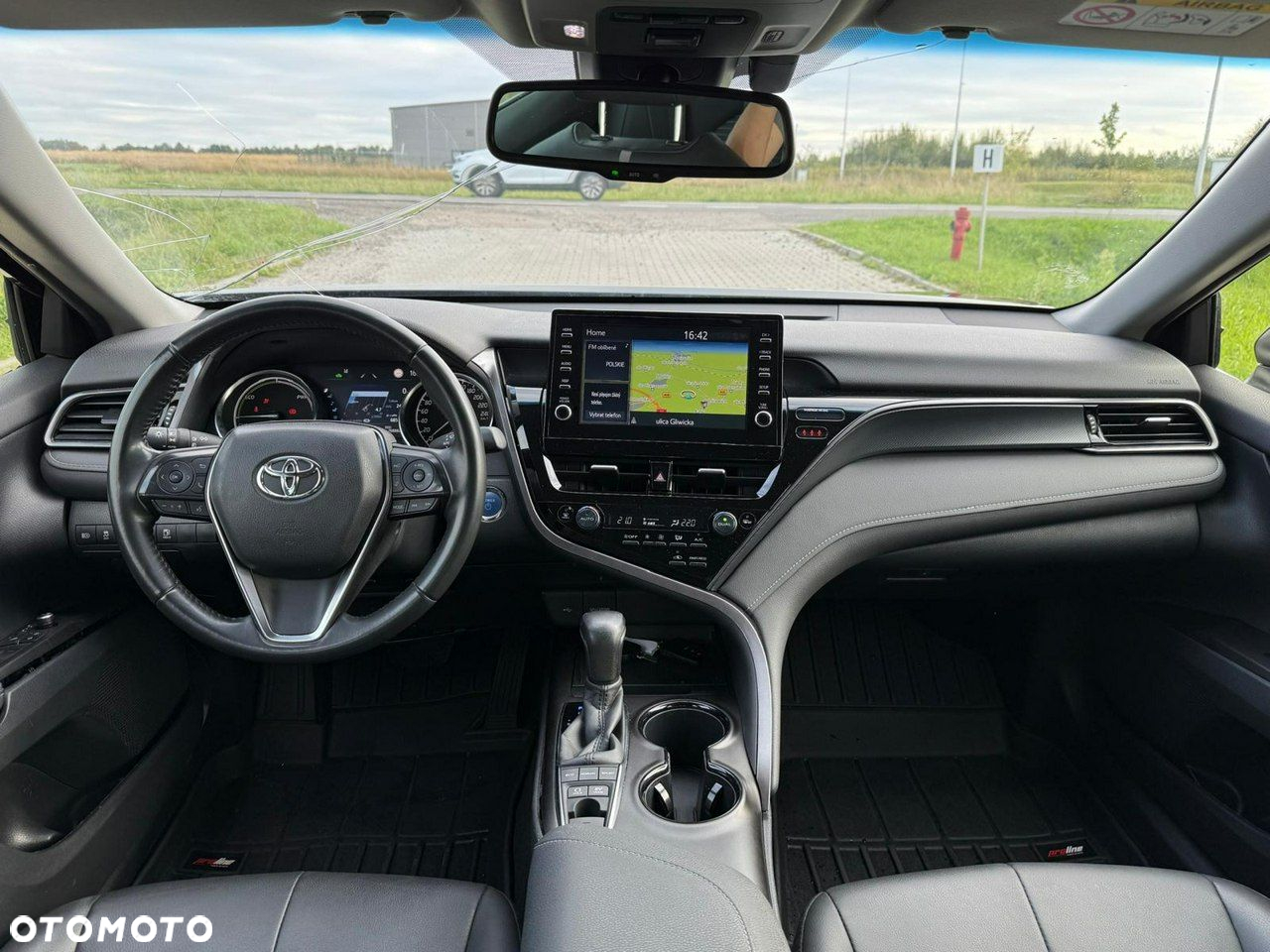 Toyota Camry - 24