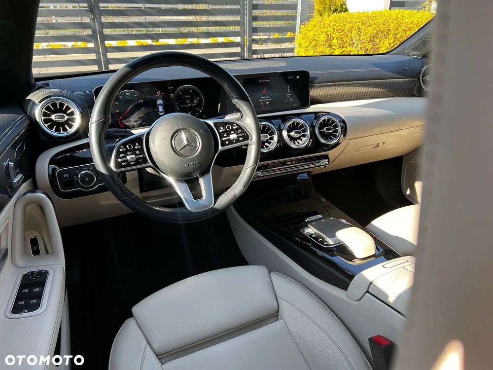 Mercedes-Benz CLA 180 AMG Line 7G-DCT - 8