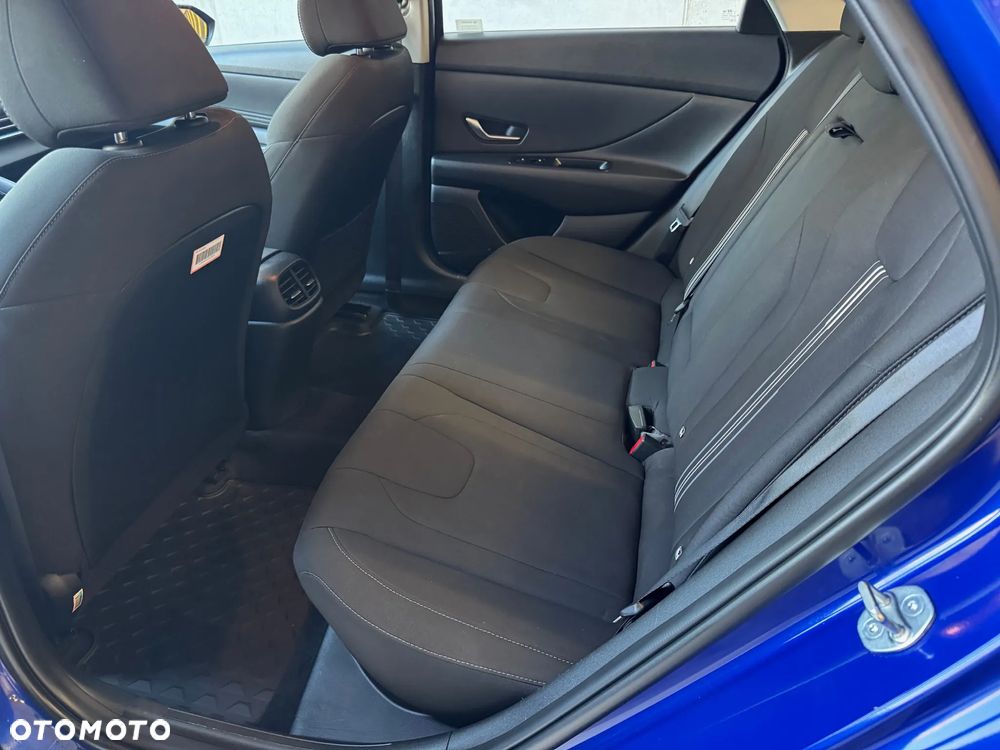 Hyundai Elantra 1.6 Executive CVT - 14