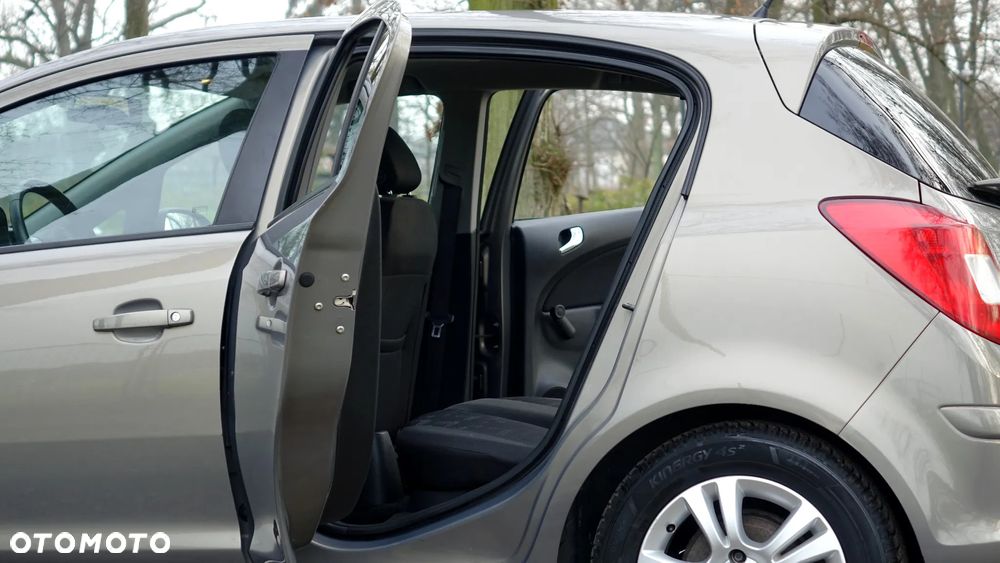 Opel Corsa 1.2 16V Innovation 110 Jahre - 9