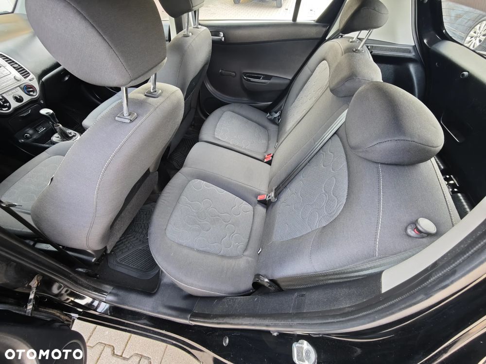 Hyundai i20 1.2 FIFA WM Edition - 14