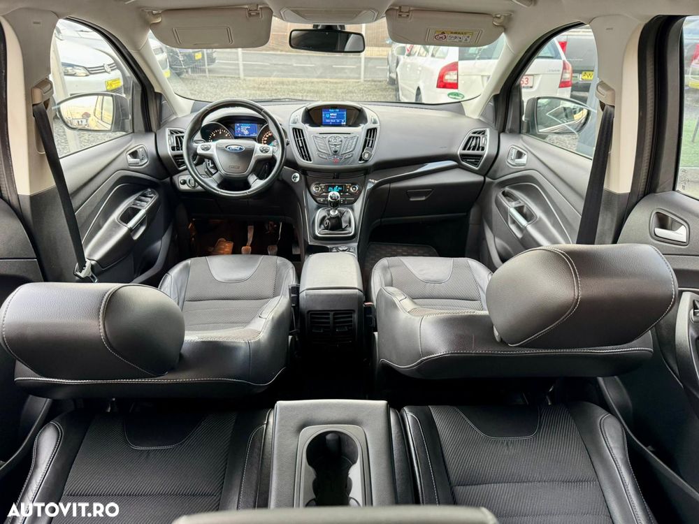 Ford Kuga 2.0 TDCi 2x4 Titanium - 28