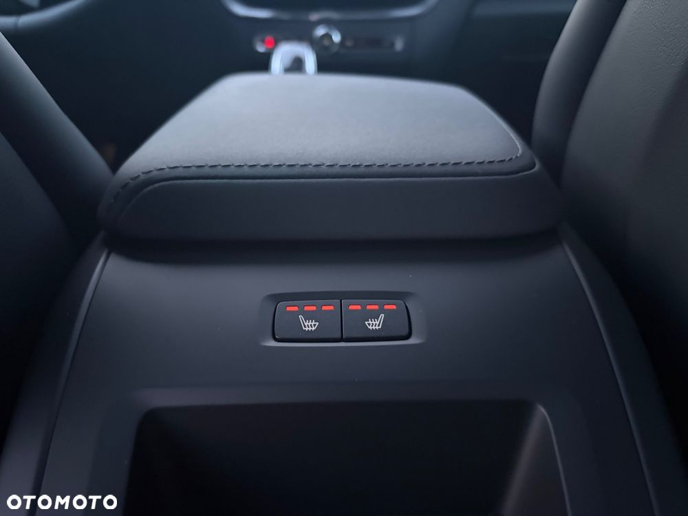 Volvo XC 60 B5 B AWD Ultra Black Edition - 35