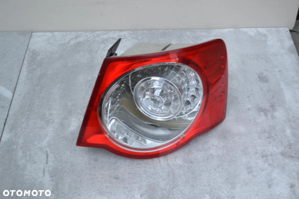 VW JETTA V LAMPA LED TYŁ TYLNA PRAWA W BŁOTNIK ORYGINAŁ EUROPA 1K5945096G - 1