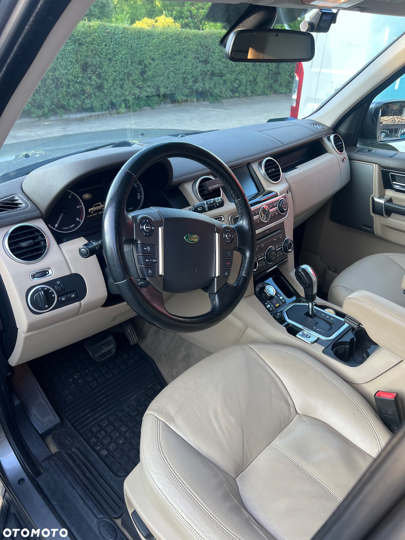 Land Rover Discovery IV 2.7D V6 HSE - 17