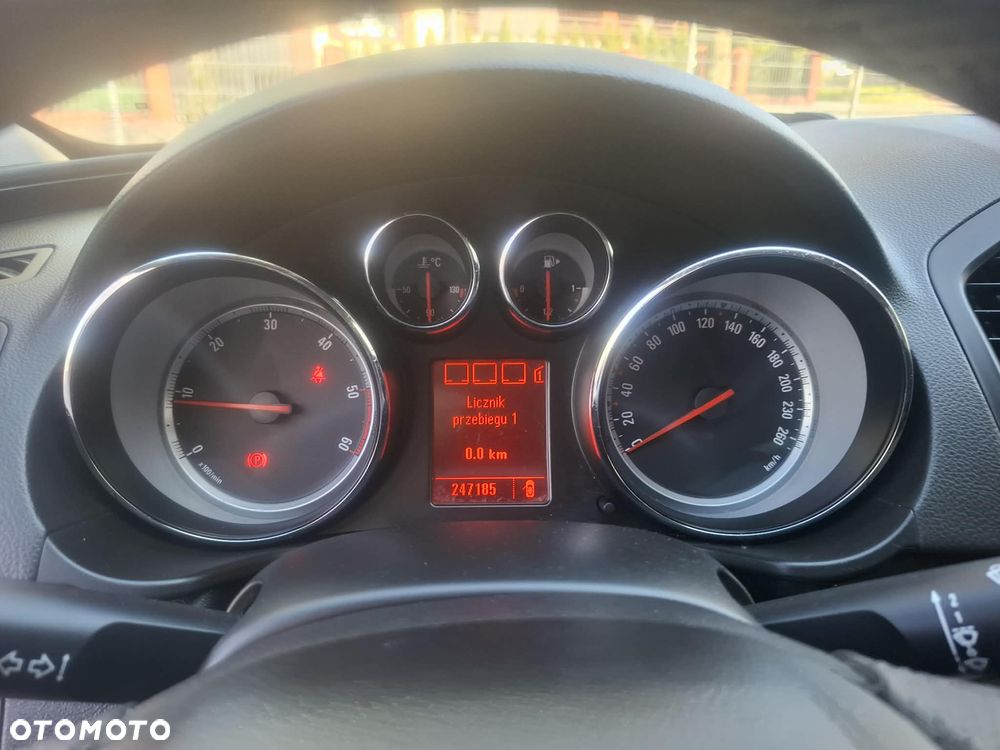 Opel Insignia - 8