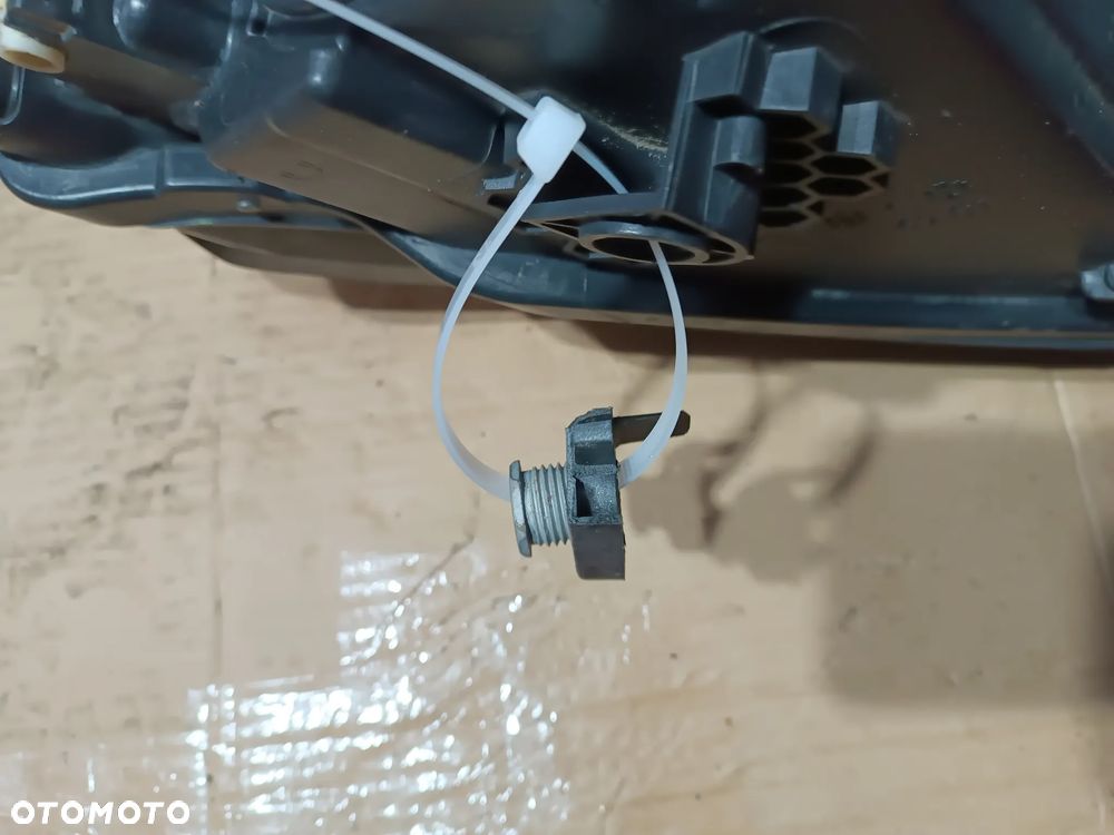 LAMPA PRAWA PRZÓD PRZEDNIA VOLKSWAGEN CADDY 16R - 7