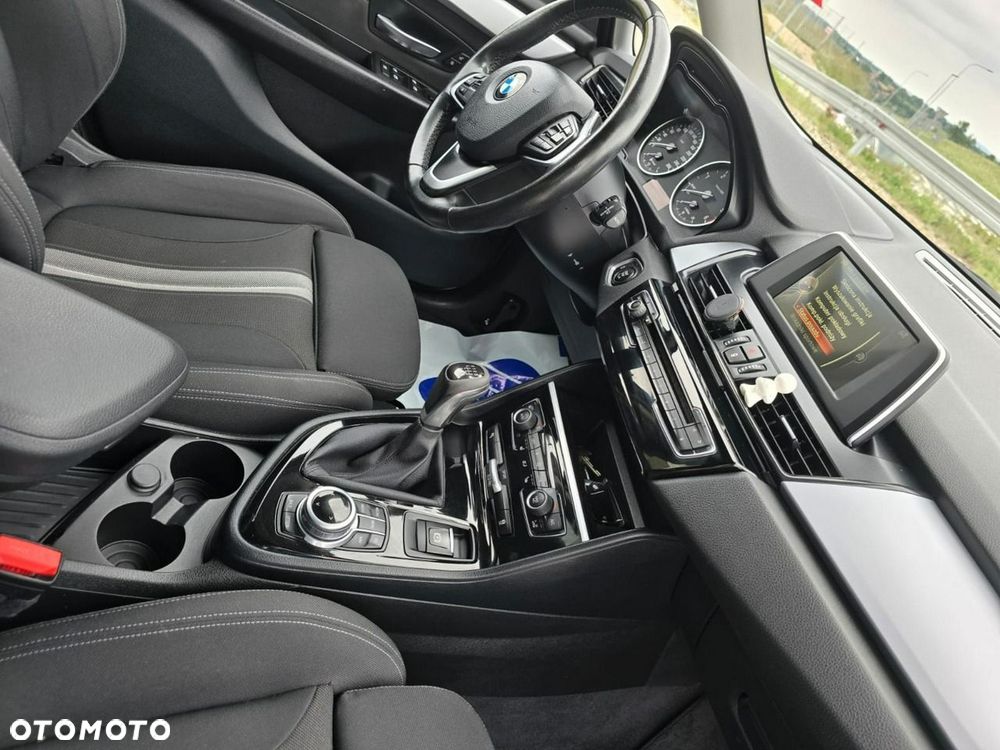 BMW Seria 2 218d Sport Line - 23