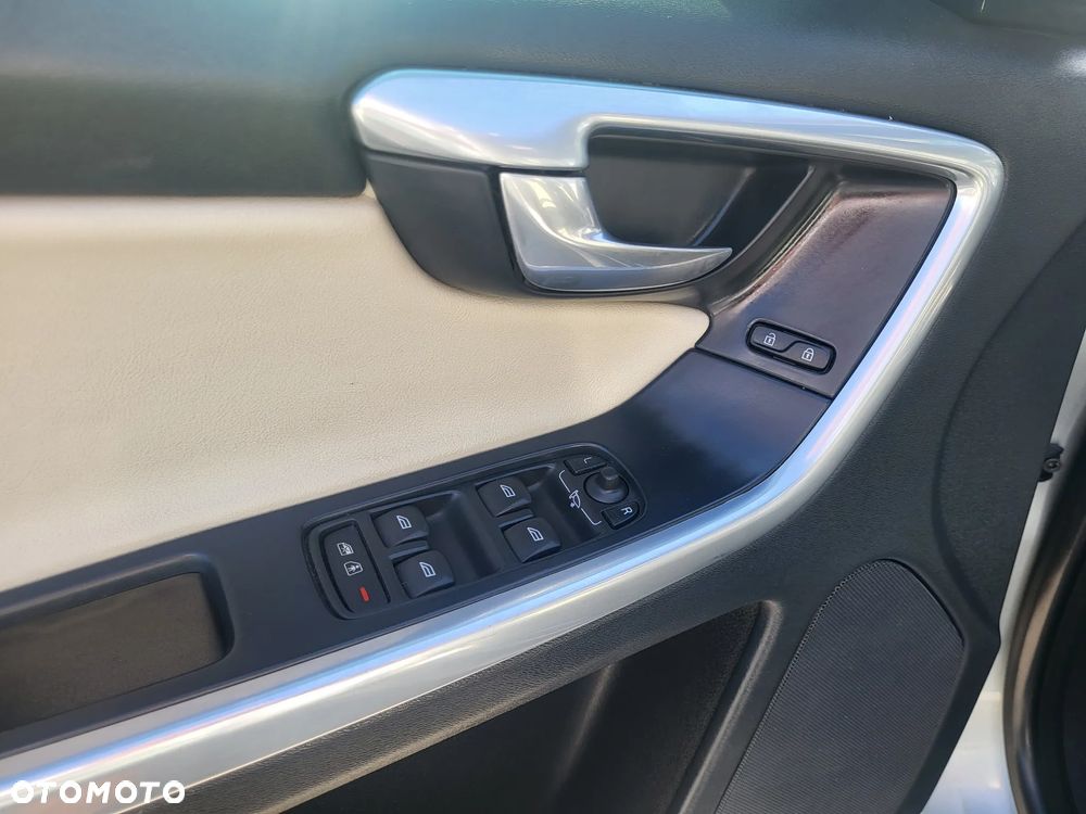 Volvo XC 60 D4 Drive-E Momentum - 21