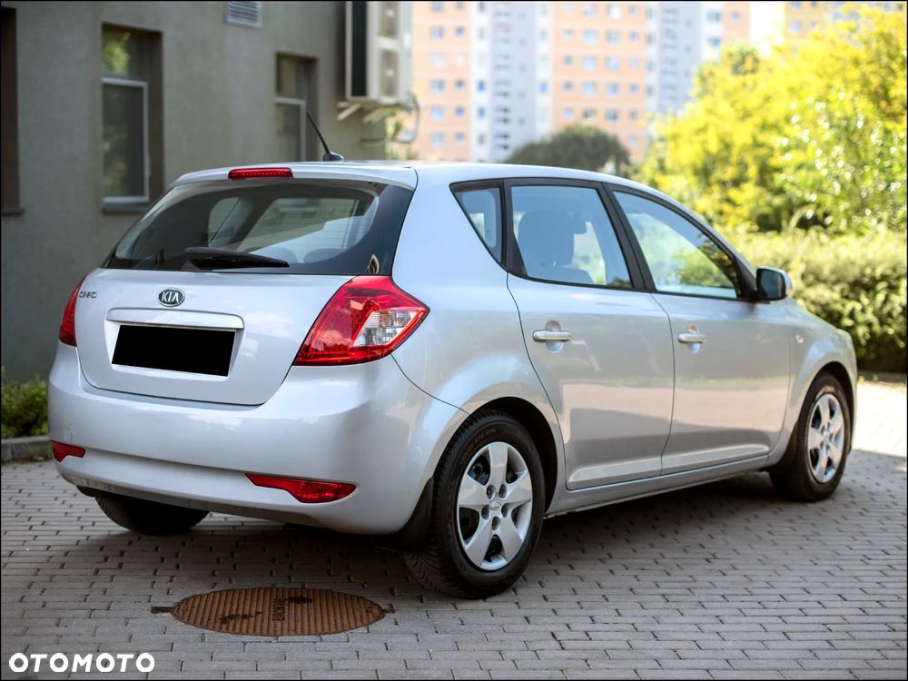 Kia Ceed - 13