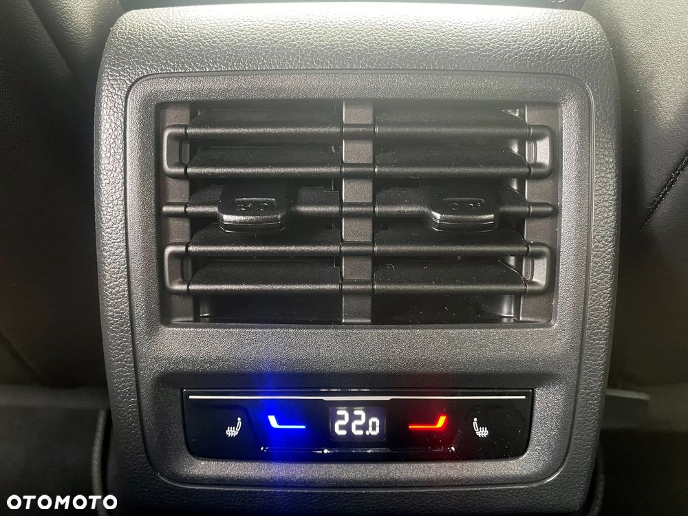 Volkswagen Golf 1.5 eTSI EVO Style DSG - 22