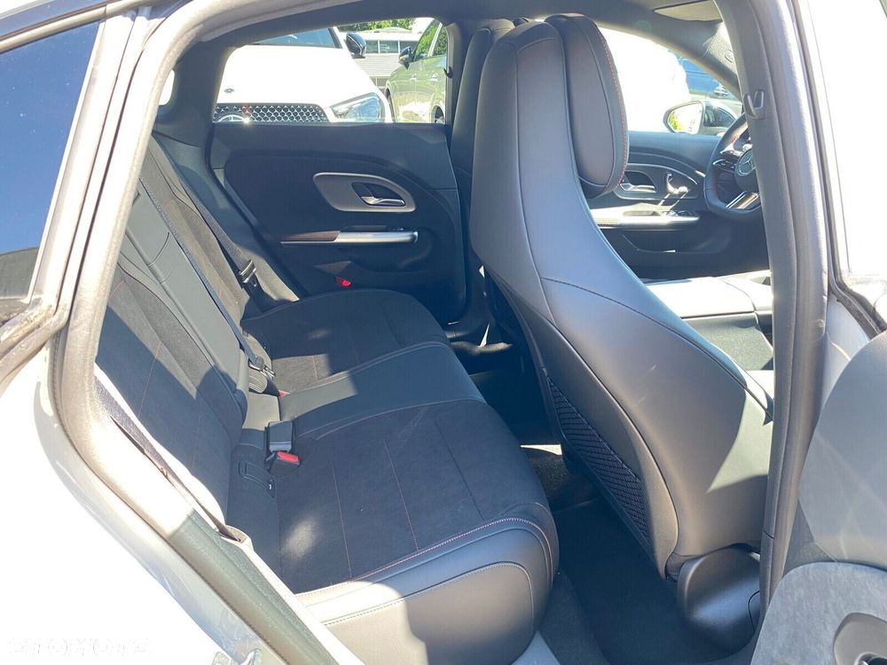 Mercedes-Benz CLA - 21