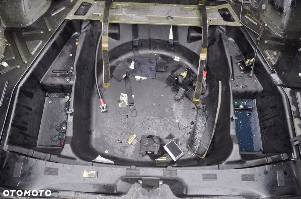 BENTLEY ARNAGE PAS TYLNY WANNA BŁOTNIK CAŁY TYŁ - 7