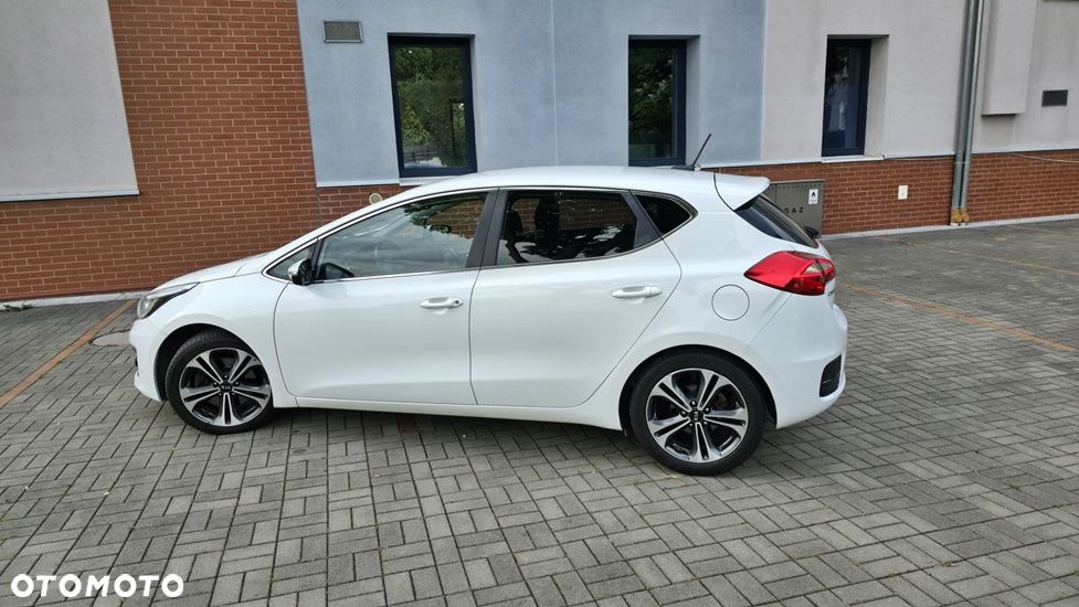 Kia Ceed 1.6 CRDi 136 ISG Spirit - 9