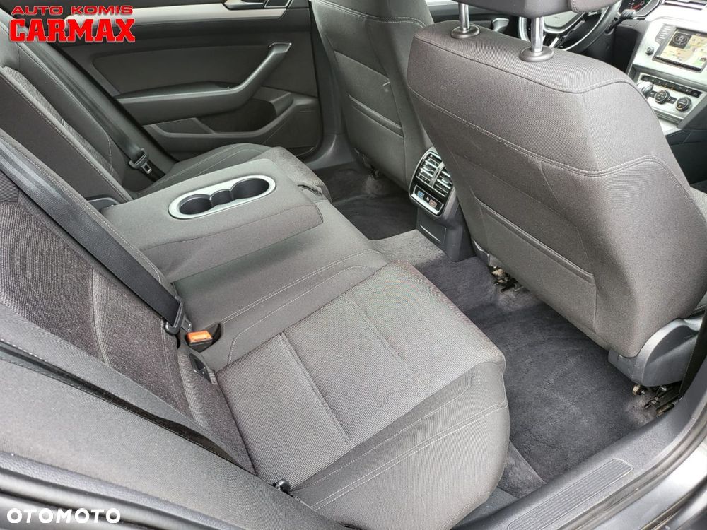 Volkswagen Passat - 33