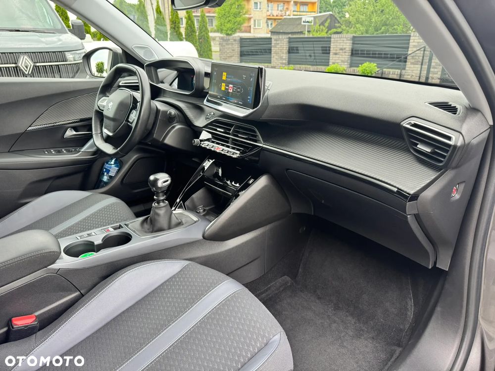 Peugeot 2008 PureTech 130 Allure - 17