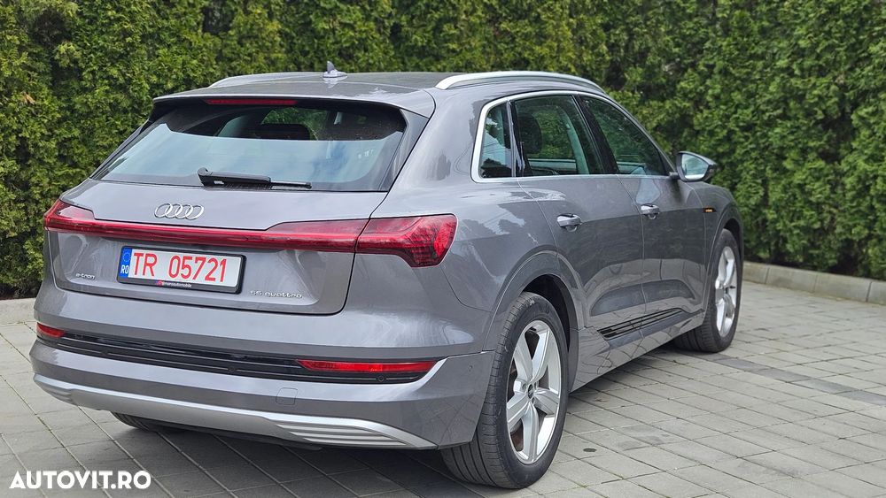 Audi e-tron 55 quattro - 12