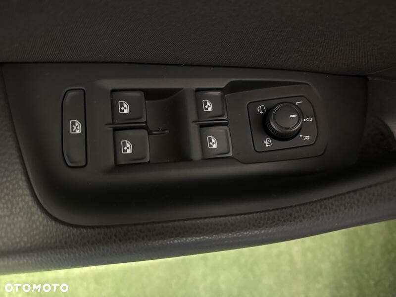 Volkswagen Passat 2.0 TSI Business DSG - 12