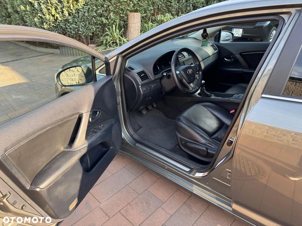 Toyota Avensis 2.2 D-4D Sol Plus Platinium - 13