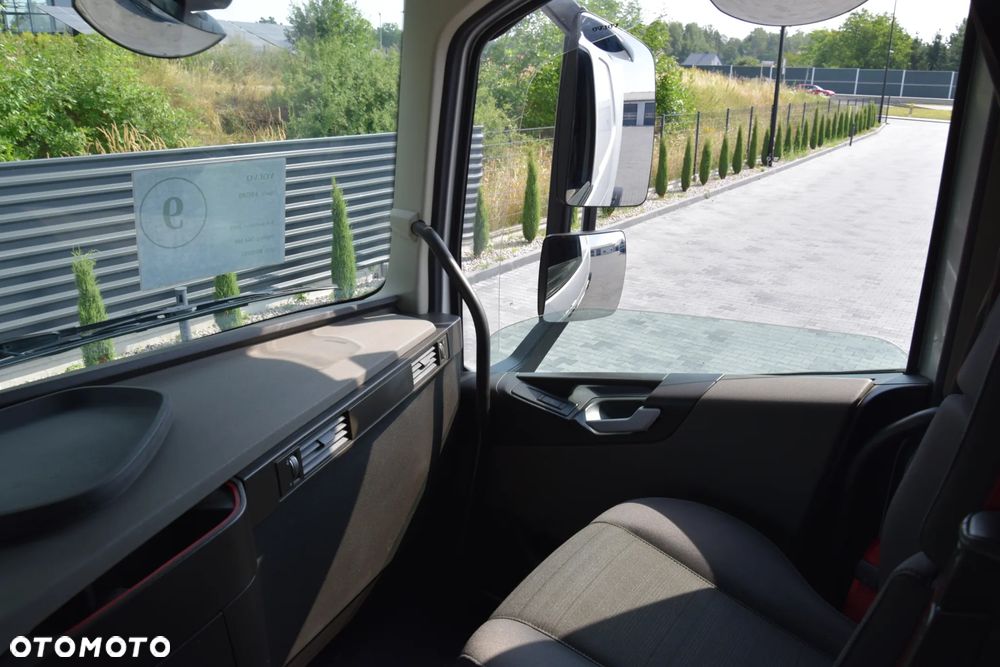 Volvo FH500 / NISKA KABINA / HYDRAULIKA / EURO 6 / ACC / LEDY / ALUFELGI / SERWISOWANY / SPROWADZONY - 27