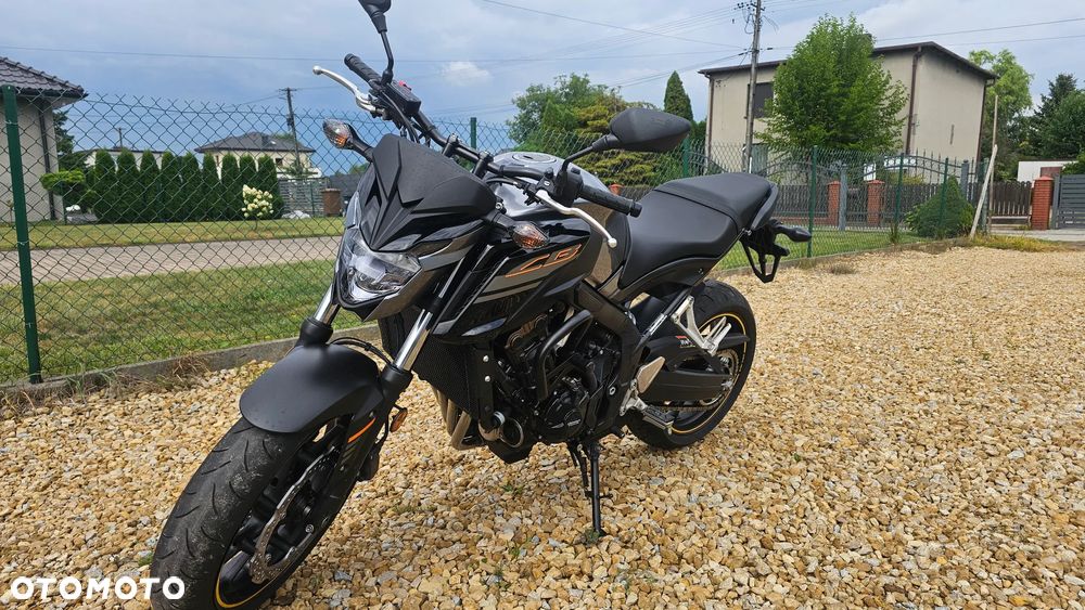 Honda CB - 1