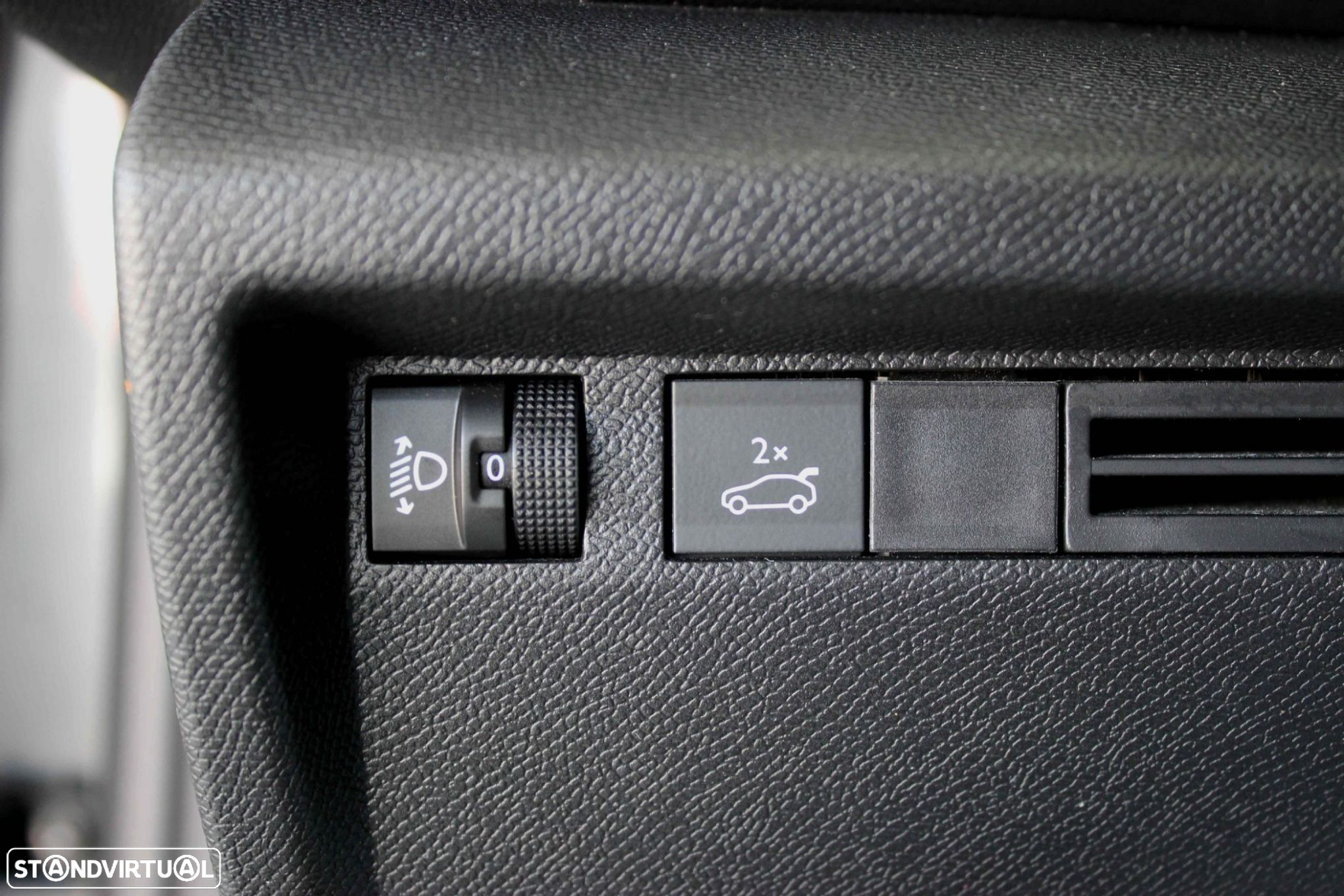 Citroën C4 X 1.2 PureTech Plus EAT8 - 27