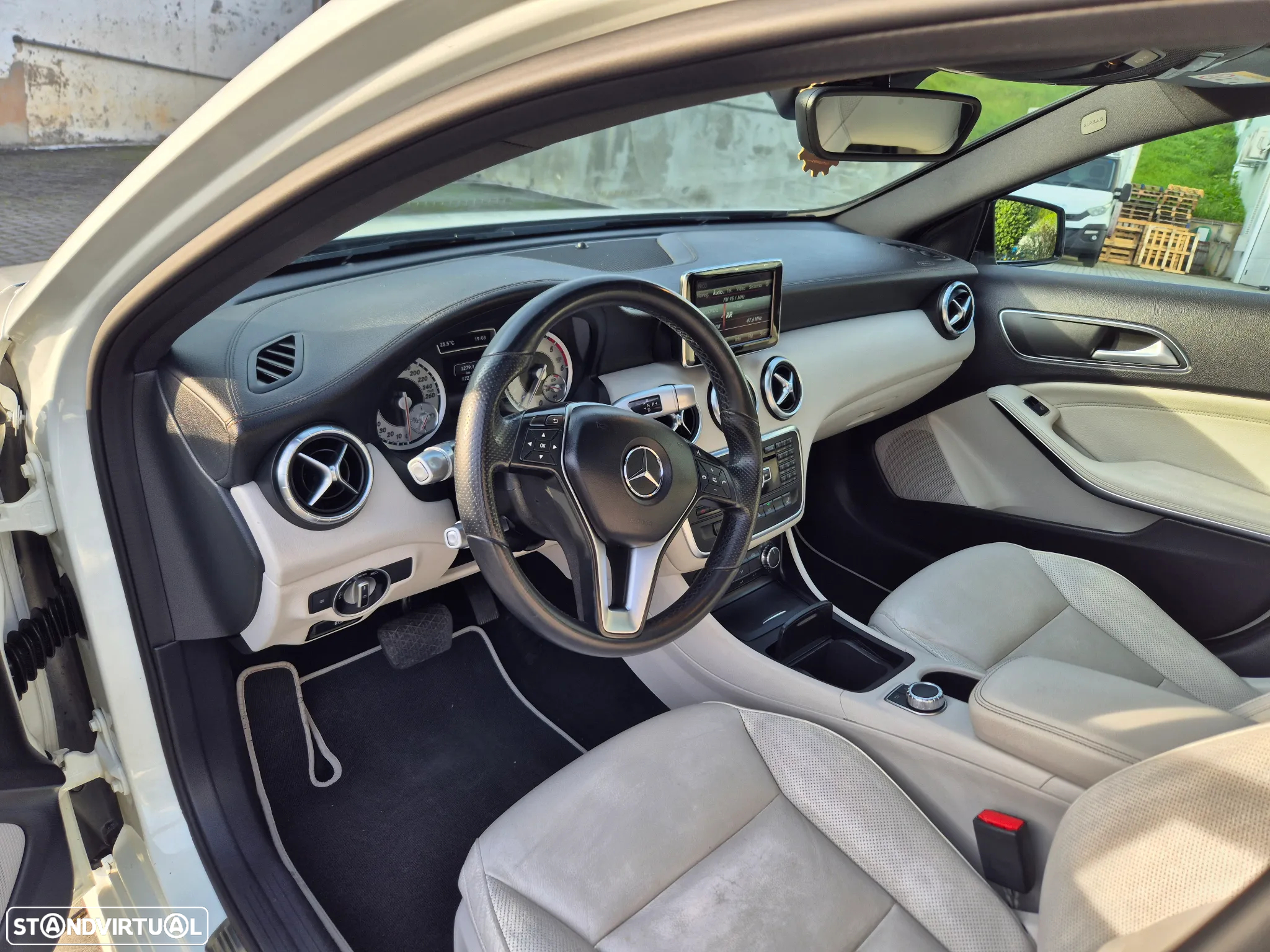 Mercedes-Benz A 220 CDI 4Matic 7G-DCT AMG Line - 12